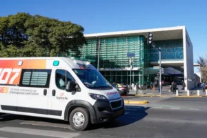 Patrullero y personal policial intervienen en un hecho violento en Rosario