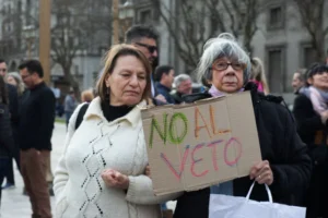 Jubilados marchan al Congreso en contra del veto de Milei