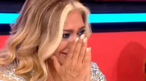 Gladys la bomba tucumana se atragantó con un tenedor plástico.