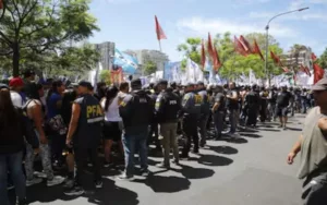 La CGT se comprometió a respetar el protocolo antipiquetes si la policía garantiza la seguridad