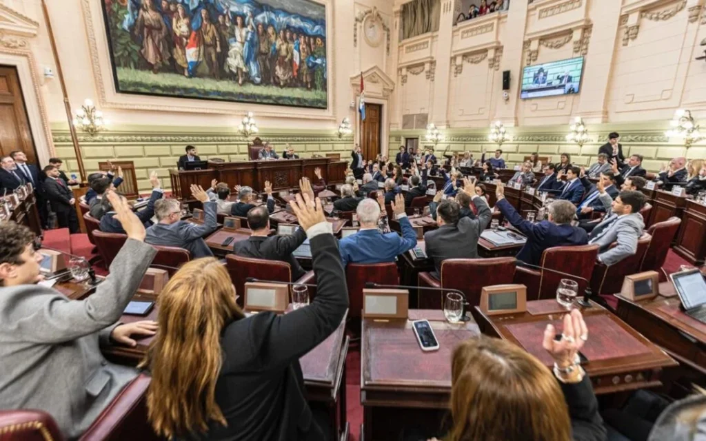 La Convención aprobó la reelección del gobernador y el vice
