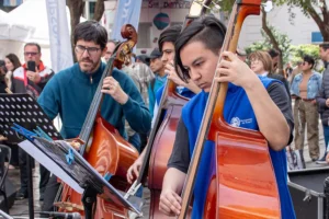La Escuela Orquesta Barrio Ludueña celebra 20 años con un gran concierto familiar.