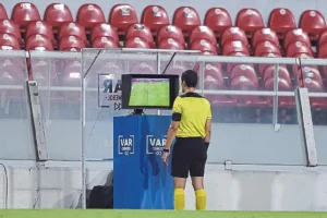 La FIFA evalúa reemplazar el VAR con el Football Video Support.