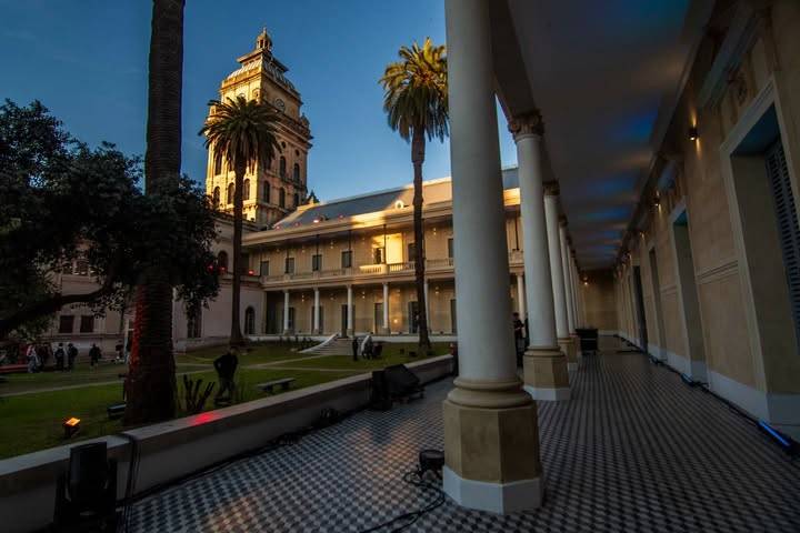 La Facultad de Derecho inaugura su histórica remodelación.