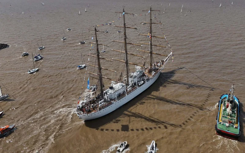 La Fragata Libertad zarpó para su 54° Viaje de Instrucción