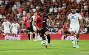 Newell's se mide ante Argentinos en La Paternal