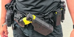 A a partir del 2025, la Policía de Santa Fe portará pistolas Taser
