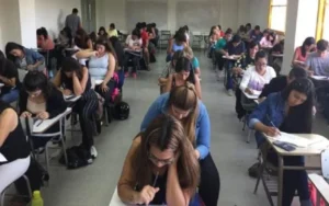 La UCA advirtió que solo la mitad de los chicos de entre 18 y 25 años tienen el secundario completo