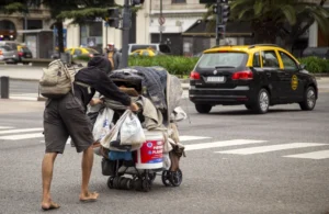 Aumenta la pobreza y caen los salarios, según un informe de la UCA