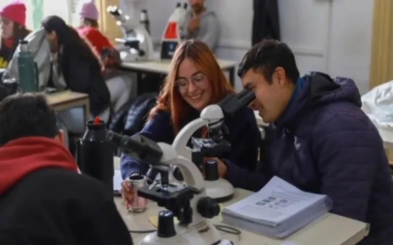 La UNR lanza sus becas 2025