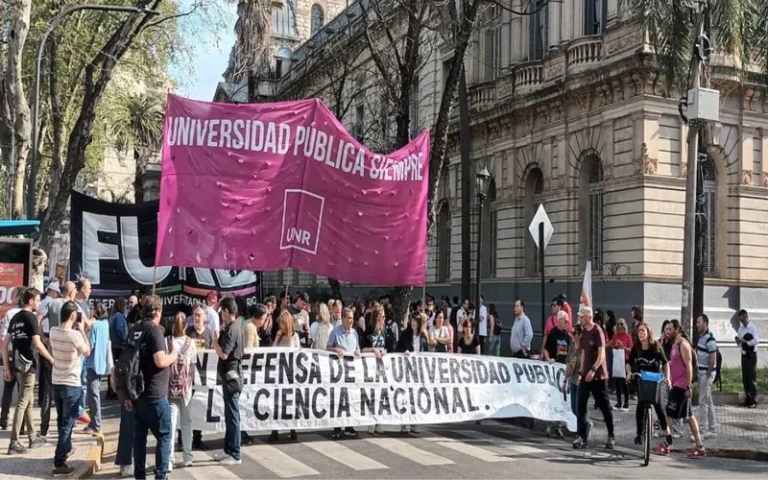 La UNR se suma a la protesta nacional con clases abiertas y actividades culturales