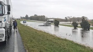 La autopista a Buenos Aires permanece cortada