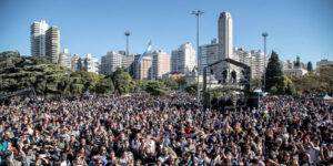 La celebración por el Día de la Bandera reunió a 350.000 personas en el Parque a la Bandera.