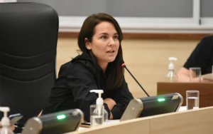 La concejala Anita Martínez reveló un abuso intrafamiliar.