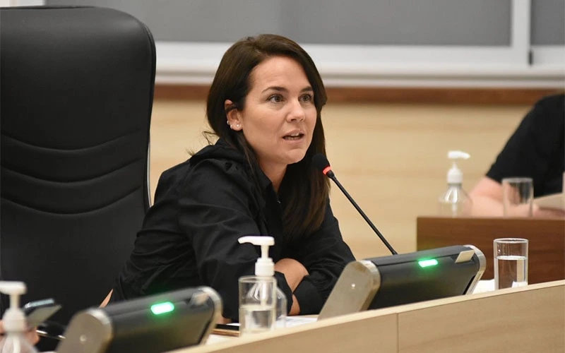 La concejala Anita Martínez reveló un abuso intrafamiliar.