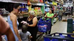La confianza del consumidor cayó un 5,3% en marzo