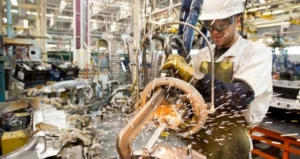 La economía acumuló un retroceso del 3,2% en el primer semestre