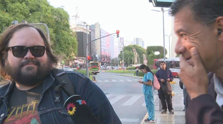 Un periodista de TN estaba haciendo una cobertura en la Avenida 9 de Julio cuando desde el piso le informaron que hablaba con un actor de "División Palermo". 