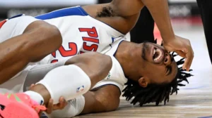 La dura lesión del escolta de los Detroit Pistons, Jayden Ivey.