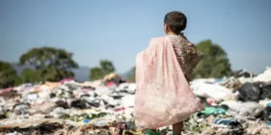 En Argentina, la pobreza infantil alcanzó niveles históricos en 2024
