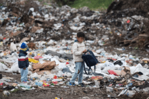 Niños y niñas afectados por la pobreza infantil en Argentina