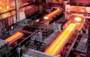 La producción de acero registró una baja del 26,5% interanual