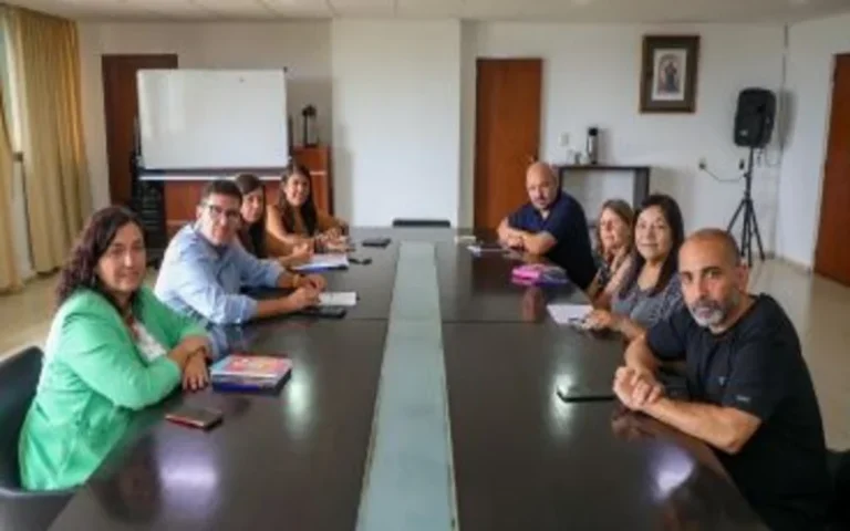 La provincia se reunió con docentes de cara a la paritaria