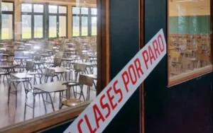 Docentes de la UNR sostienen el paro y rechazan la paritaria
