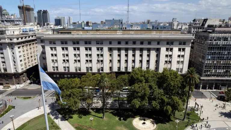 De acuerdo a la Agencia de Recaudación y Control Aduanero (ARCA), la recaudación tributaria de agosto cayo un 2,4%.