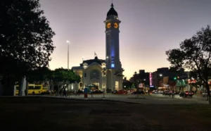 La terminal Mariano Moreno quedó a oscuras durante varias horas.