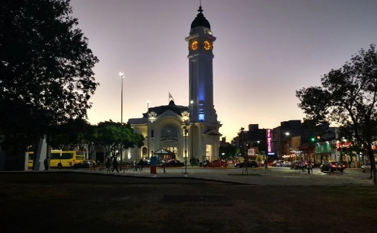 La terminal Mariano Moreno quedó a oscuras durante varias horas.