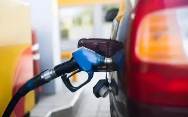 La venta de combustibles cayó en todo el país