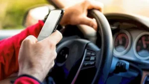 multas por usar el celular al manejar
