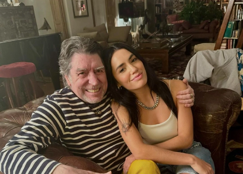 La cantante argentina, que se encuentra viviendo en España desde hace algunos meses, se encontró con el histórico cantautor y revolucionó las redes. 