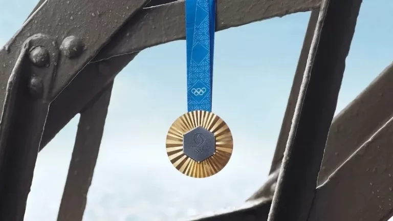 Las medallas olímpicas tendrán hierro de la Torre Eiffel