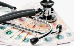 Las prepagas propusieron devolver en 12 cuotas lo que le cobraron por encima de la inflación 