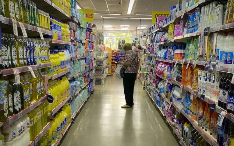 Las ventas en supermercados de Santa Fe caen por décimo mes consecutivo