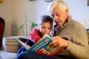 Subsidios a abuelos por cuidar a nietos