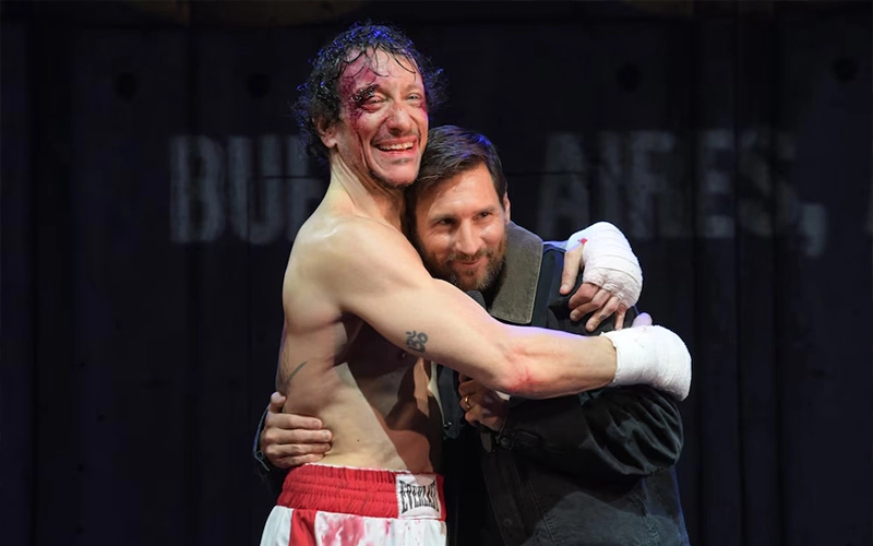 Lionel Messi revolucionó la calle Corrientes con Rocky de Nicolás Vázquez.