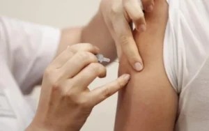 Llegada del invierno, ¿quiénes deben darse la vacuna antigripal?