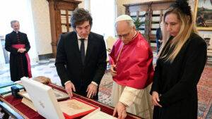 Llegó una delegación del Vaticano para preparar la visita del Papa