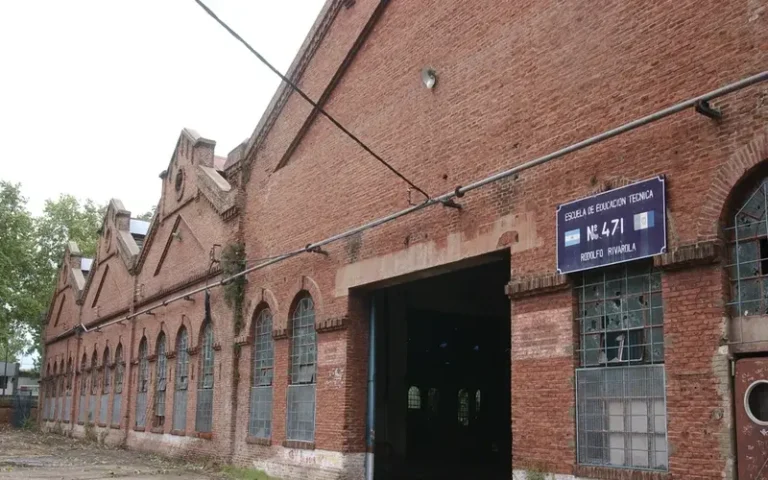 Llevó un arma a la escuela y amenazó a un compañero