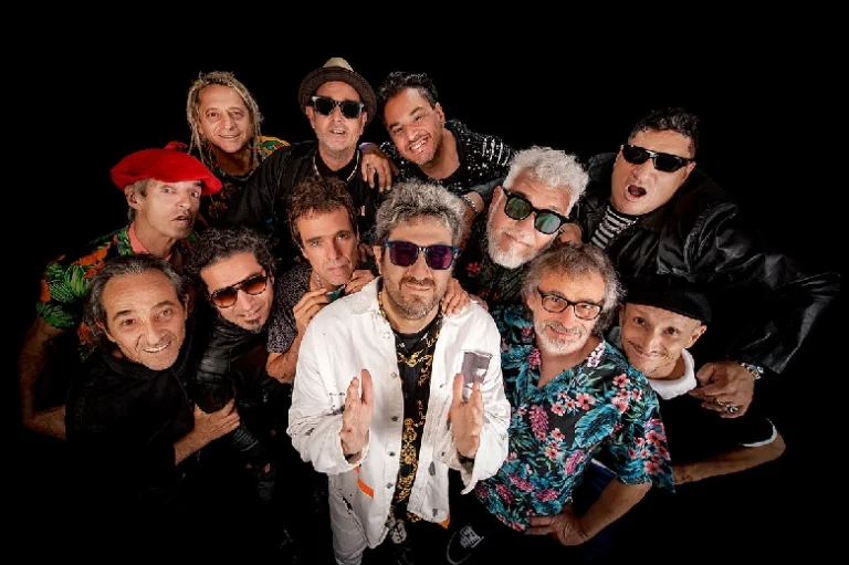 Los Auténticos Decadentes llegan al cine.