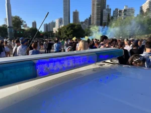 Festejos de alumnos en el Monumento