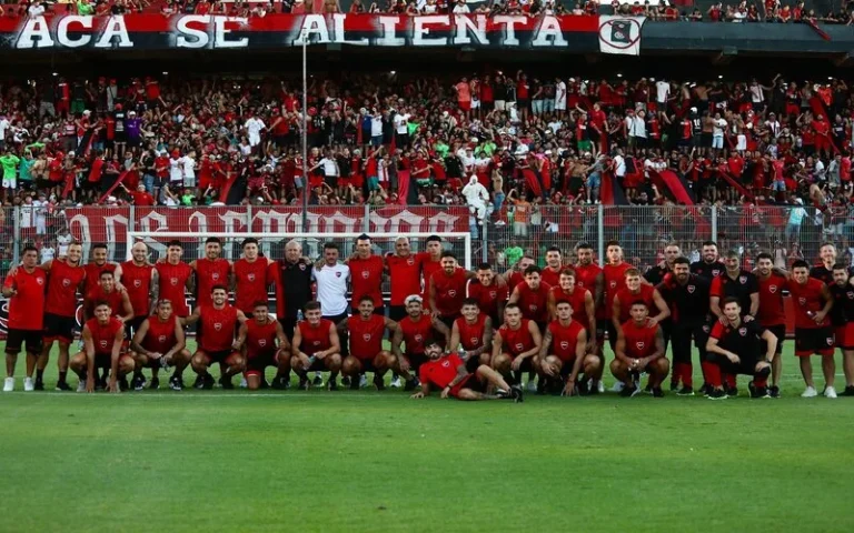 Los hinchas de Newell's realizaron el tradicional banderazo