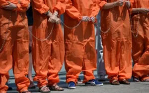 Los presos de alto perfil de la provincia empezarán a usar uniforme naranja