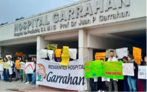 Los residentes del Garrahan rechazaron el aumento del Gobierno