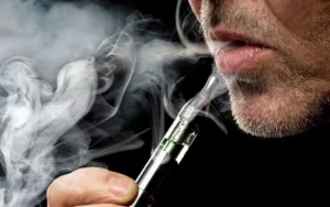 Los riesgos del vapeo según un especialista