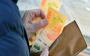 Los salarios de los trabajadores registrados perdieron contra la inflación por segundo mes consecutivo en enero