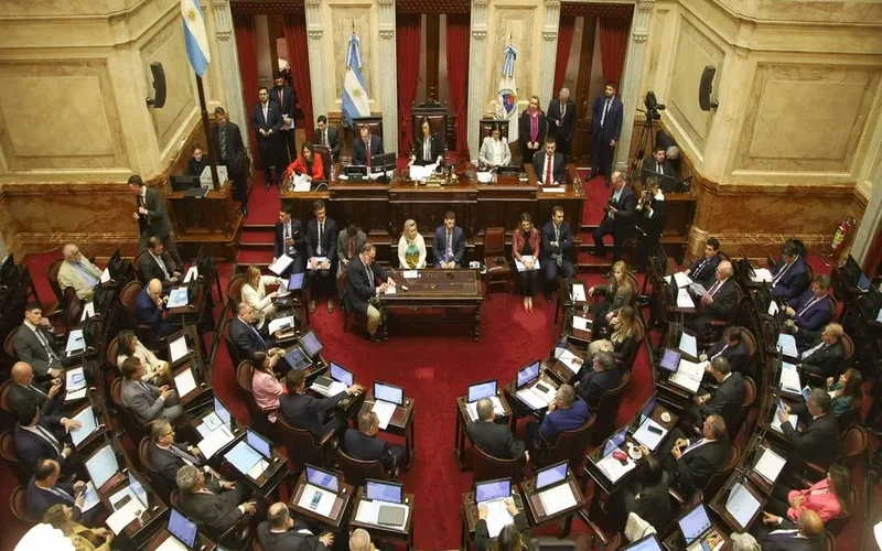 Los senadores pasarán a cobrar 9 millones de pesos desde mayo